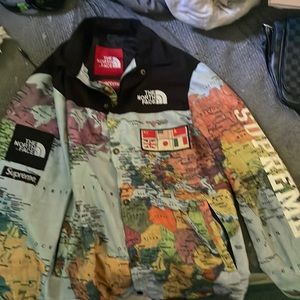 Supreme x north face windbreaker globe